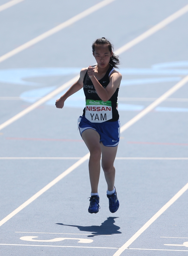 任國芬是香港代表隊中唯一田徑運動員，出賽項目為女子T36級100米及200米，兩場初賽均創下個人最佳紀錄。