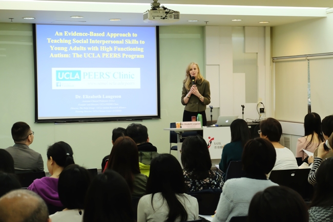 美國加州大學洛杉磯分校PEERS® Clinic創辦人兼總監Dr. Elizabeth Laugeson在研討會上與業界人士分享支援高能力自閉症人士的實務工作及經驗。 