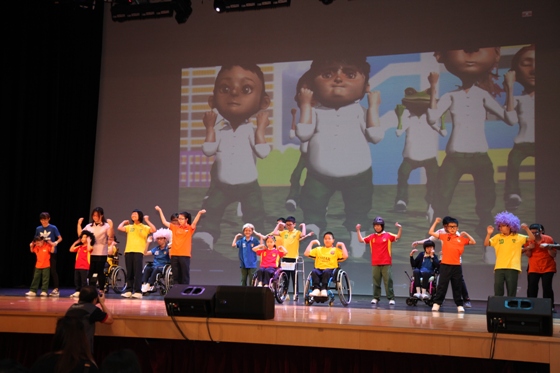 高福耀紀念學校學生表演「動漫熱舞鬥」。 