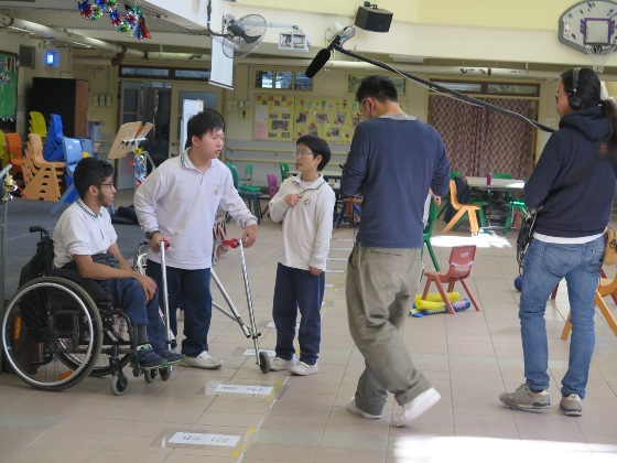 港台拍攝團隊於12月到校進行拍攝，同學們擔當小演員。 