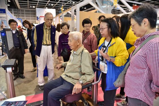  A number of the elderly were interested in the balance training device that can strengthen the core muscle. 