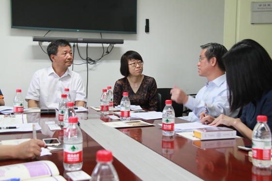 參訪團到訪清華大學社會科學學院，交流培訓康復人才的經驗。 