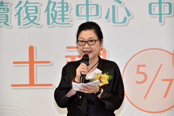 香港耀能協會主席彭徐美雲女士，MH致歡迎辭。 