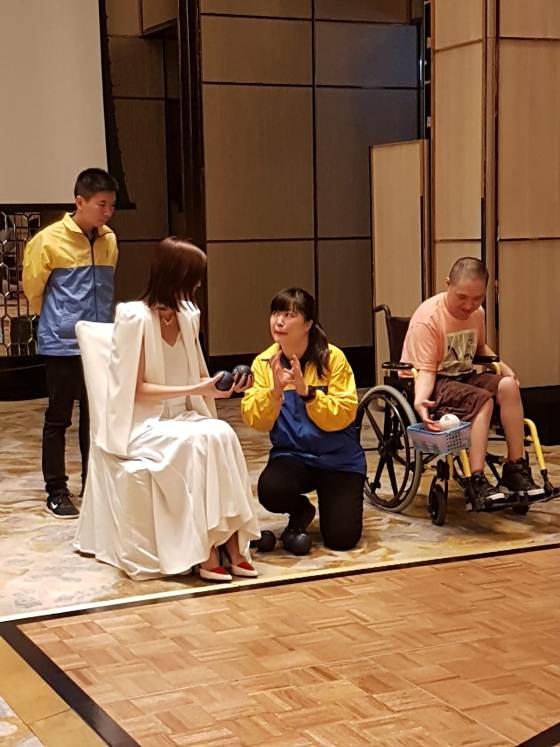  The Association’s Erik Kvan Workshop and Hostel staff members introduced the Boccia to the guests. After that, guests and trainees formed teams to take part in the inclusive competitions in order experience the fun of Boccia. 