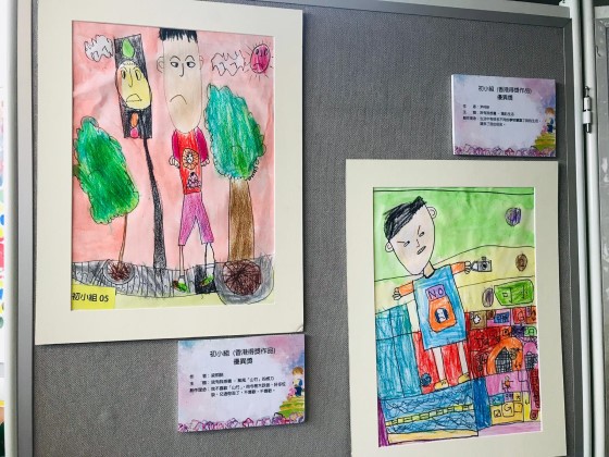  Awarded works from service users Wan Tsz Hin (right) and Leung Kwing Nok (left).