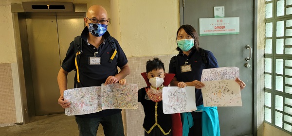 Mr. Man Law (left) was photographed with the children. 