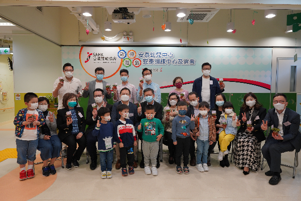 Group Photo with Guests and Kids Group Photo with Guests and Kids