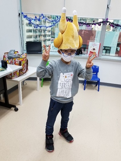 Children wore turkey headgear for photoshoot._01