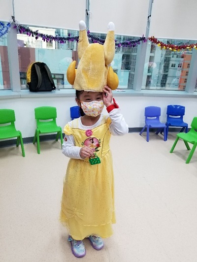 Children wore turkey headgear for photoshoot._02