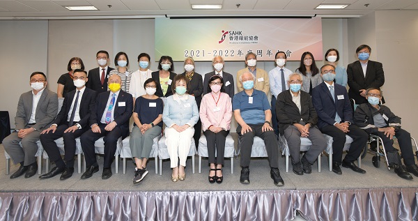 Mrs. Josephine M. W. TSUI PANG, MH, Chairperson of the Association (front fifth right) was photographed with Council and Committee Members after the meeting.