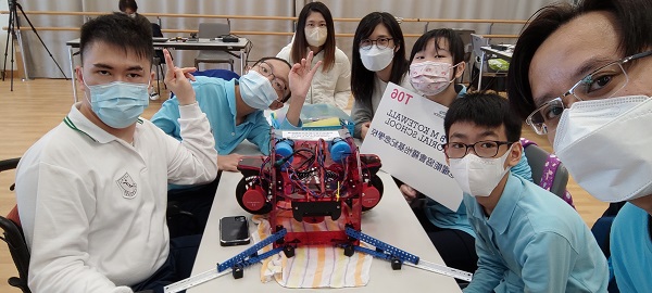 同學在三位老師帶領下參加水底機械人大賽2022。 同學在三位老師帶領下參加水底機械人大賽2022。