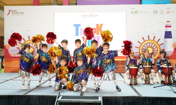 橫頭磡幼兒中心的幼兒,上台表演非洲鼓及舞蹈。 橫頭磡幼兒中心的幼兒,上台表演非洲鼓及舞蹈。