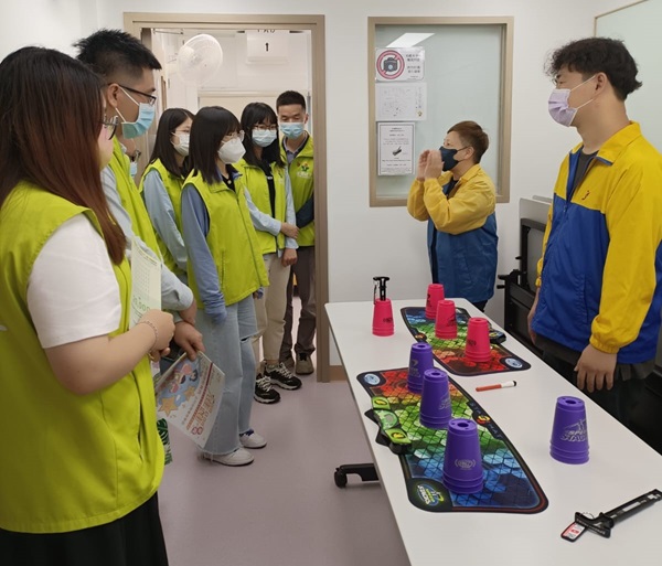 兩地社工彼此交流分享 兩地社工彼此交流分享