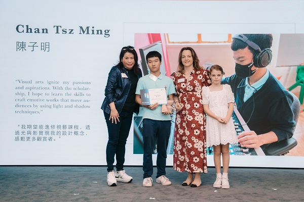 With the 'TREATS Inclusive Scholarship', student Chan Tsz Ming (second left) hopes to further study visual arts course. With the 'TREATS Inclusive Scholarship', student Chan Tsz Ming (second left) hopes to further study visual arts course.