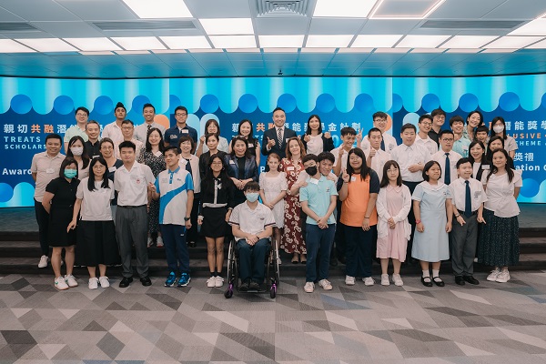 'TREATS Inclusive Scholarship Scheme 2023' award presenters, awardees and their families and friends took a group photo. 'TREATS Inclusive Scholarship Scheme 2023' award presenters, awardees and their families and friends took a group photo.