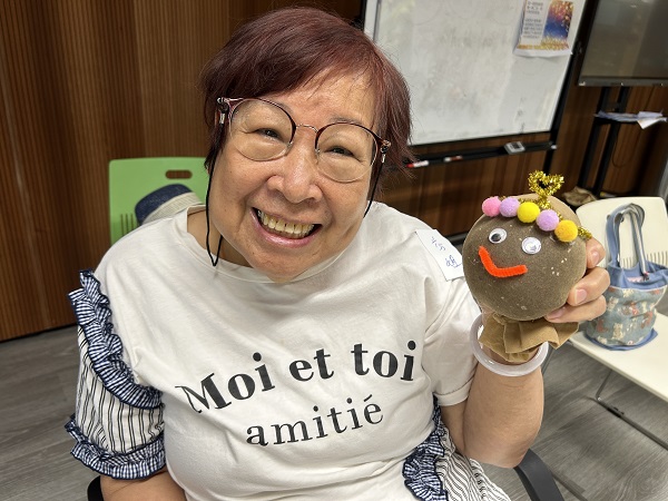 The carers made their unique straw doll(pic A). The carers made their unique straw doll(pic A).