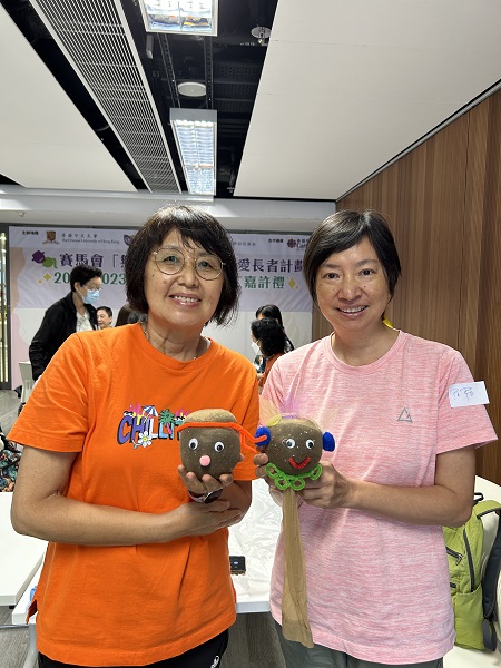 The carers made their unique straw doll(pic B). The carers made their unique straw doll(pic B).
