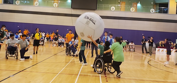 The students of 3 special schools played several ball games competiton. (Photo 5) The students of 3 special schools played several ball games competiton. (Photo 5)