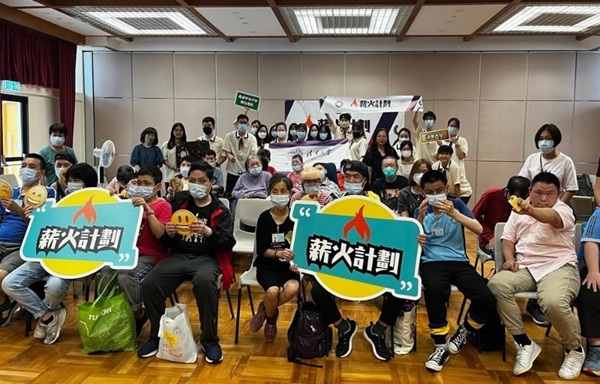 學生義工隊及學員活動後一起大合照