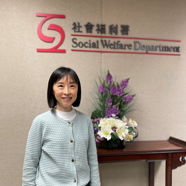 Ms Charmaine LEE, JP, Director of Social Welfare Department was interviewed by the Association's KFI students . The detailed report was published in the 26th issue of the Newsletter. Ms Charmaine LEE, JP, Director of Social Welfare Department was interviewed by the Association's KFI students . The detailed report was published in the 26th issue of the Newsletter.