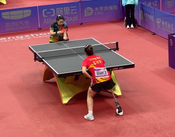 瑾珊(綠衫者)在決賽與兩屆冠金黃睿對陣,雖然未能取勝,但表現已超出預期。 瑾珊(綠衫者)在決賽與兩屆冠金黃睿對陣,雖然未能取勝,但表現已超出預期。