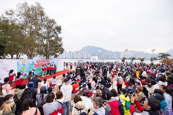 近1,000人齊集大埔白石角海濱長廊,參與協會慈善步行2024。 近1,000人齊集大埔白石角海濱長廊,參與協會慈善步行2024。