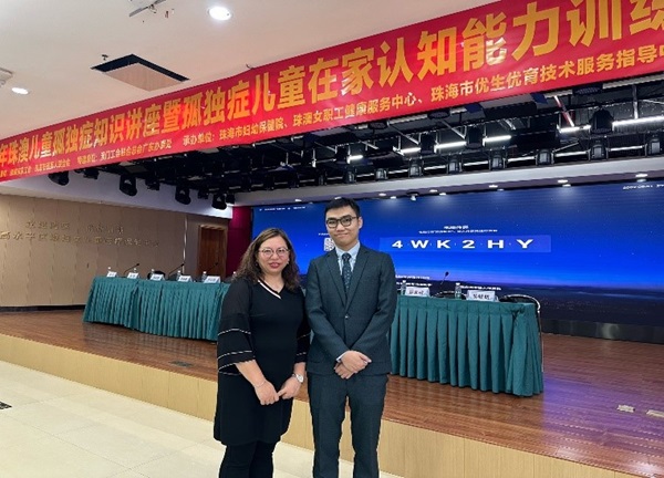 協會中國項目聯絡主任及一級治療師黎皓朗先生,一同出席當日論壇 協會中國項目聯絡主任及一級治療師黎皓朗先生,一同出席當日論壇