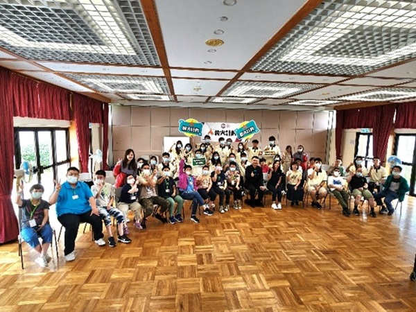 The student volunteer team and our clients took a group photo together after the activity