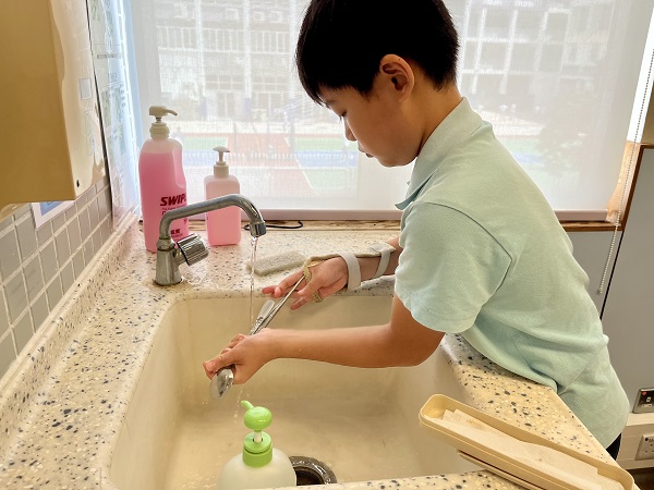 學校培養同學用膳後自行清洗餐具的習慣