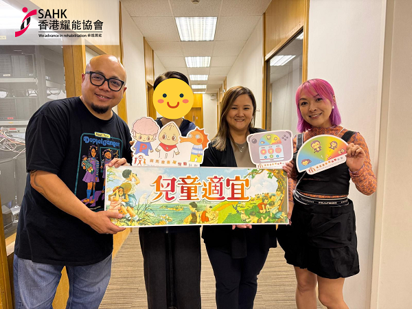 The parent participated the project (second left) has been interviewed alongside the Occupational Therapist Bianca (second right). The parent participated the project (second left) has been interviewed alongside the Occupational Therapist Bianca (second right).
