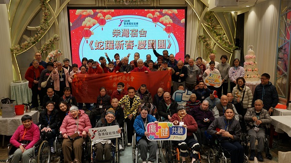 The service users of Chaiwan Hostel and the donors had a reunion lunch together to celebrate Chinese New Year. The service users of Chaiwan Hostel and the donors had a reunion lunch together to celebrate Chinese New Year.
