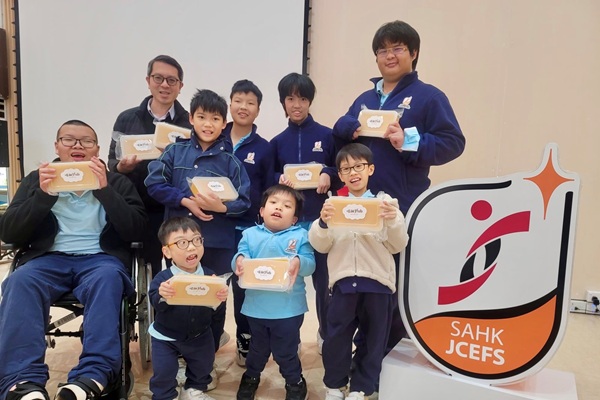 Jockey Club Elaine Field School have received a donation of new year cakes from the AR Charitable Foundation. Jockey Club Elaine Field School have received a donation of new year cakes from the AR Charitable Foundation.