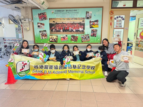 B M Kotewall Memorial School have received a donation of new year cakes from the AR Charitable Foundation. B M Kotewall Memorial School have received a donation of new year cakes from the AR Charitable Foundation.