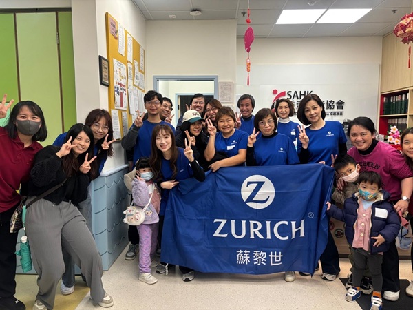 蘇黎世義工隊贊助並與協會幼兒中心服務使用者一同遊年宵花市。(照片四) 蘇黎世義工隊贊助並與協會幼兒中心服務使用者一同遊年宵花市。(照片四)