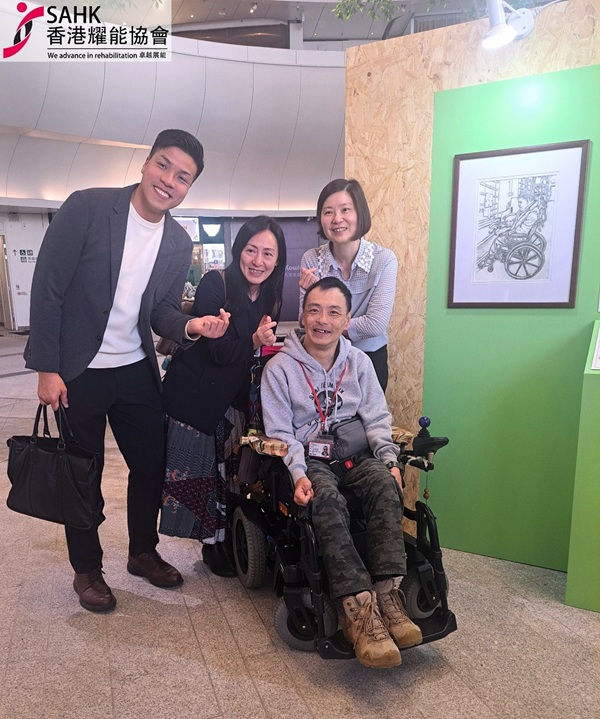 協會副行政總裁洪淑娟女士﹑協會成人服務總監許玲玲女士及協會成人服務副總監陳志成先生均有出席以示支持。 協會副行政總裁洪淑娟女士﹑協會成人服務總監許玲玲女士及協會成人服務副總監陳志成先生均有出席以示支持。
