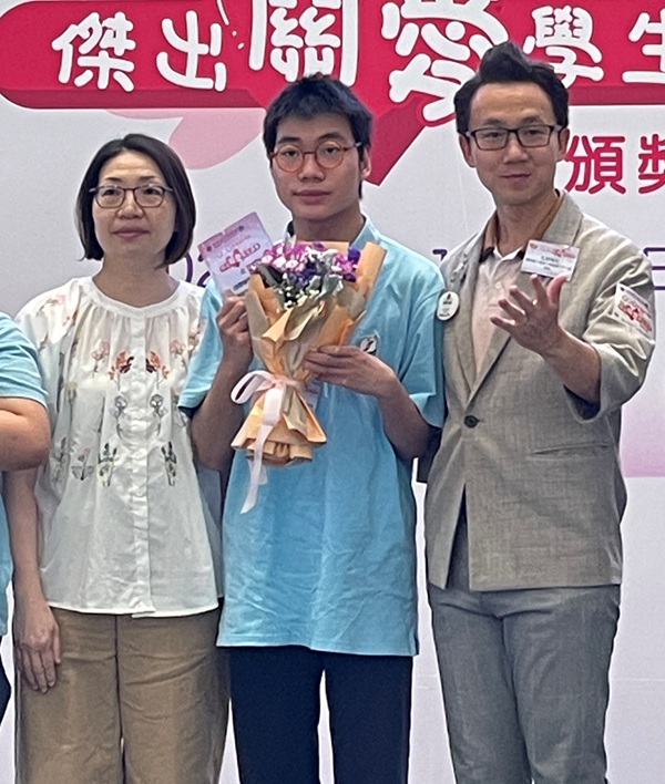 金獎得主︰陳謙恩同學(羅怡基紀念學校) 金獎得主︰陳謙恩同學(羅怡基紀念學校)