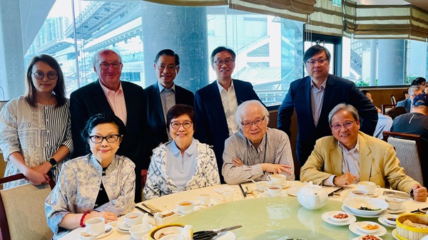 Mrs. Josephine M. W. TSUI PANG , BBS, MH, (1st left, front row) Chairperson of the association, specially joined everyone for lunch. 