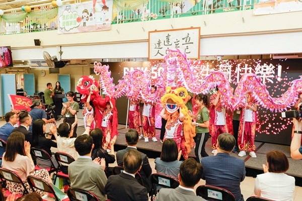 All the students delivered a lot of wonderful performances.(Picture A)