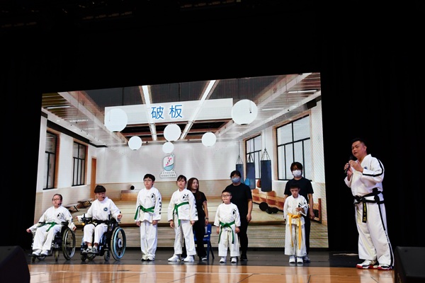 After the presentation of graduation certificates, awards, and scholarships, a series of exciting student performances followed. (Image B) After the presentation of graduation certificates, awards, and scholarships, a series of exciting student performances followed. (Image B)