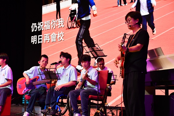 After the presentation of graduation certificates, awards, and scholarships, a series of exciting student performances followed. (Image C) After the presentation of graduation certificates, awards, and scholarships, a series of exciting student performances followed. (Image C)