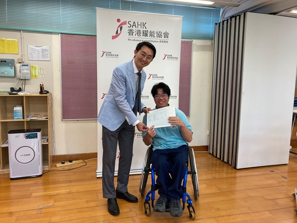 鄭中鼓勵其他考生繼續尋找自己的夢想。 鄭中鼓勵其他考生繼續尋找自己的夢想。