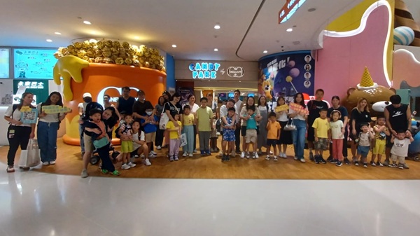 The service users from the East Kowloon Parents Resource Centre gathered with the volunteers from Medic in One to enjoy a movie, having a great time.(Image A) The service users from the East Kowloon Parents Resource Centre gathered with the volunteers from Medic in One to enjoy a movie, having a great time.(Image A)