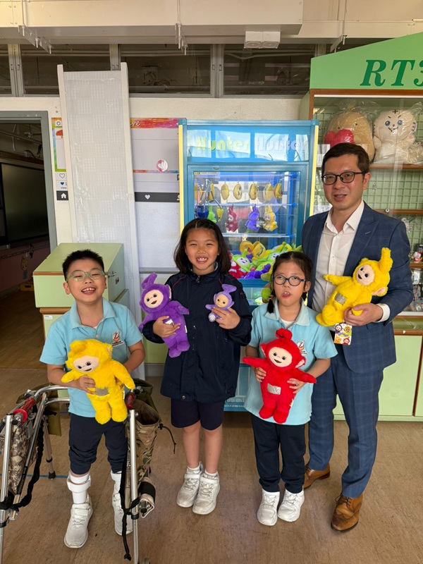 SAHK Jockey Club Elaine Field Schools' claw machines have been enriched with a new and colorful addition. SAHK Jockey Club Elaine Field Schools' claw machines have been enriched with a new and colorful addition.