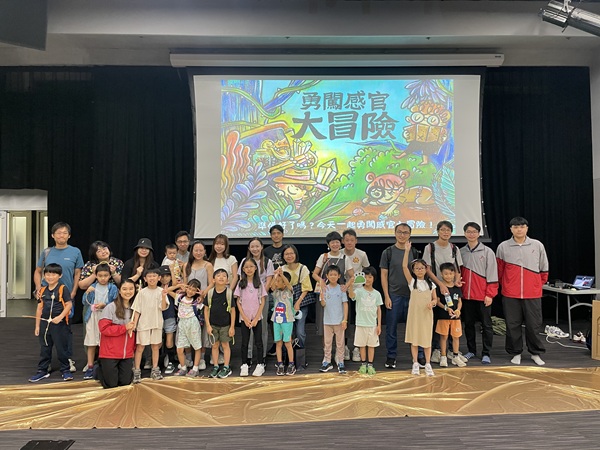 Children experienced diverse sensory activities, from creating exploration tools to completing various challenge stations.(Image C) Children experienced diverse sensory activities, from creating exploration tools to completing various challenge stations.(Image C)