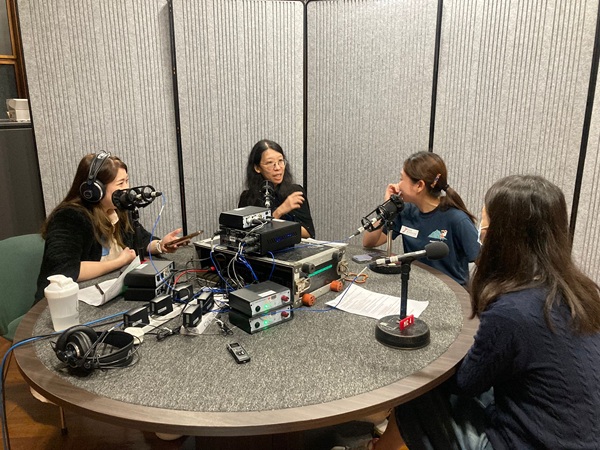 Ms Cindy H.Y. CHAN, the Association’s Chief Programme Officer (2nd left) , Ms Norberta Y. N. LEUNG (2nd right), the Association’s Speech Therapists and Iris (1st right), Service user introduced and reviewed the ‘Adventure in Speech Sounds Kingdom’ from the perspectives of ‘developers’ and ‘user’. Ms Cindy H.Y. CHAN, the Association’s Chief Programme Officer (2nd left) , Ms Norberta Y. N. LEUNG (2nd right), the Association’s Speech Therapists and Iris (1st right), Service user introduced and reviewed the ‘Adventure in Speech Sounds Kingdom’ from the perspectives of ‘developers’ and ‘user’.