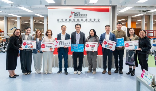 周和副部長(中)與協會一眾同事合照。 周和副部長(中)與協會一眾同事合照。