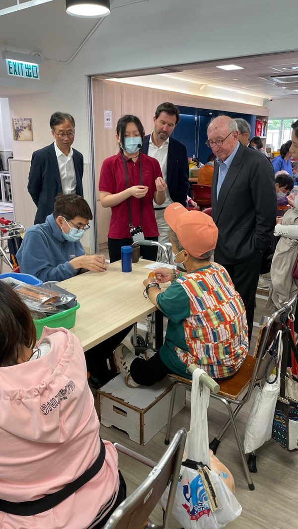 Mr. VAN ZUIDEN, accompanied by his son Mr. Jorrit M. VAN ZUIDEN and HSBC representative Ms. Toby NGAN, visited the service units for an on-site inspection.